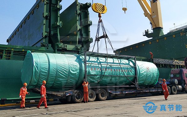 城市污泥干化設(shè)備吊裝現(xiàn)場 城市污泥干化設(shè)備吊裝現(xiàn)場