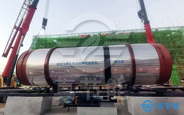 市政污泥干化機吊裝現(xiàn)場
